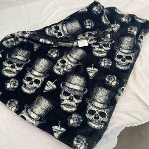 Black Skull Print Plush Throw Blanket 47x63 inches